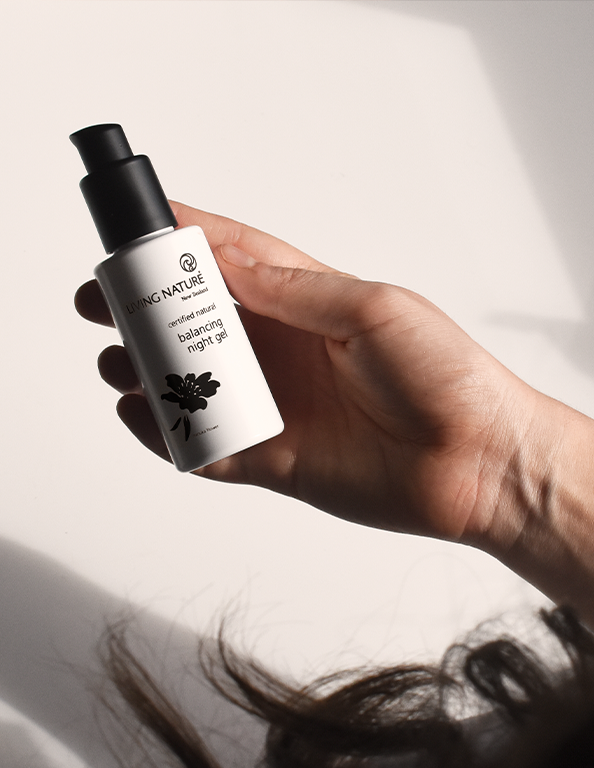 Balancing Night Gel lifestyle photo